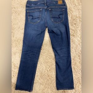 American eagle cropped jeans. Womens size 4 low rise.